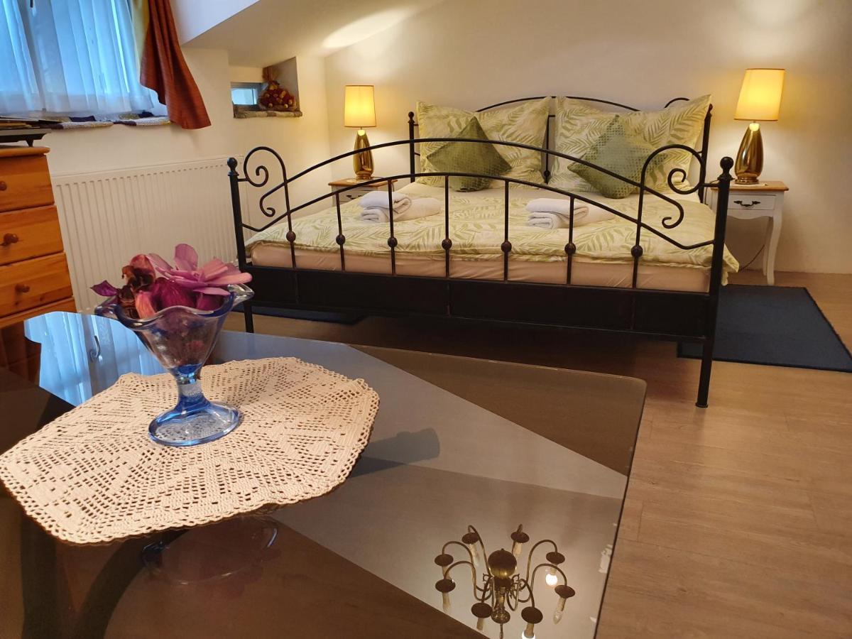 Karmelita Boutique Apartman Sopron Exteriör bild
