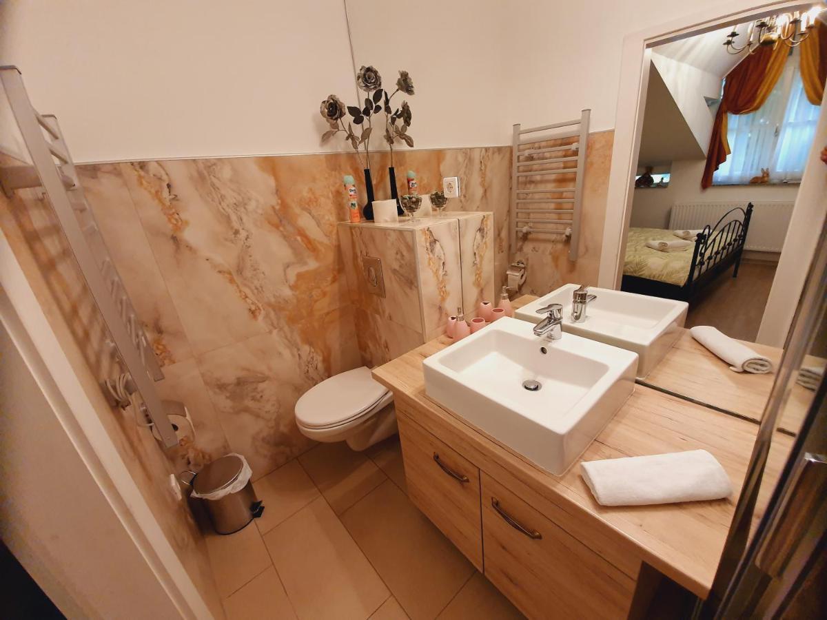 Karmelita Boutique Apartman Sopron Exteriör bild