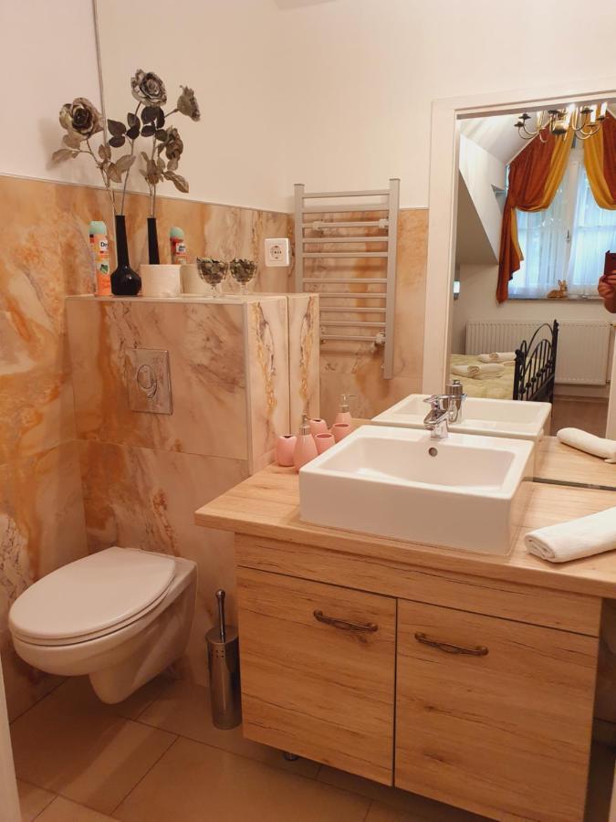 Karmelita Boutique Apartman Sopron Exteriör bild