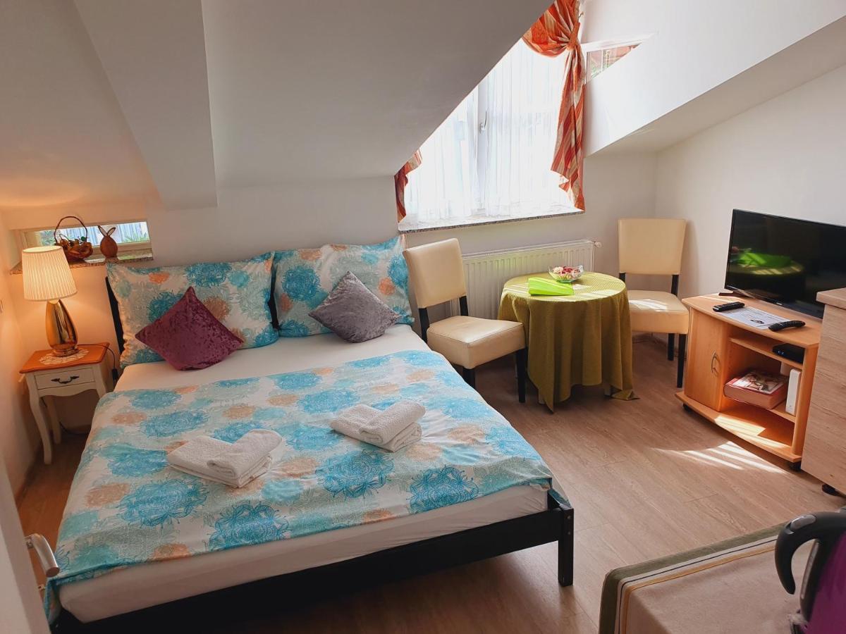 Karmelita Boutique Apartman Sopron Exteriör bild