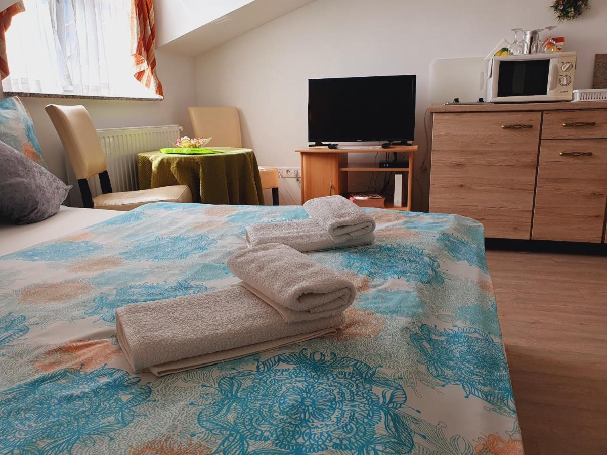 Karmelita Boutique Apartman Sopron Exteriör bild