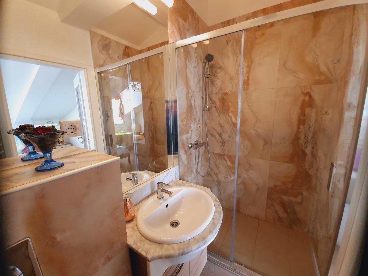 Karmelita Boutique Apartman Sopron Exteriör bild