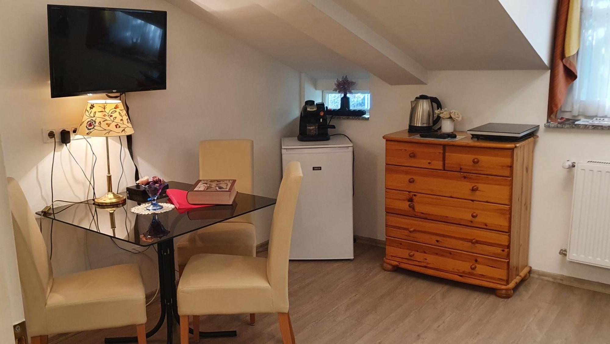 Karmelita Boutique Apartman Sopron Rum bild