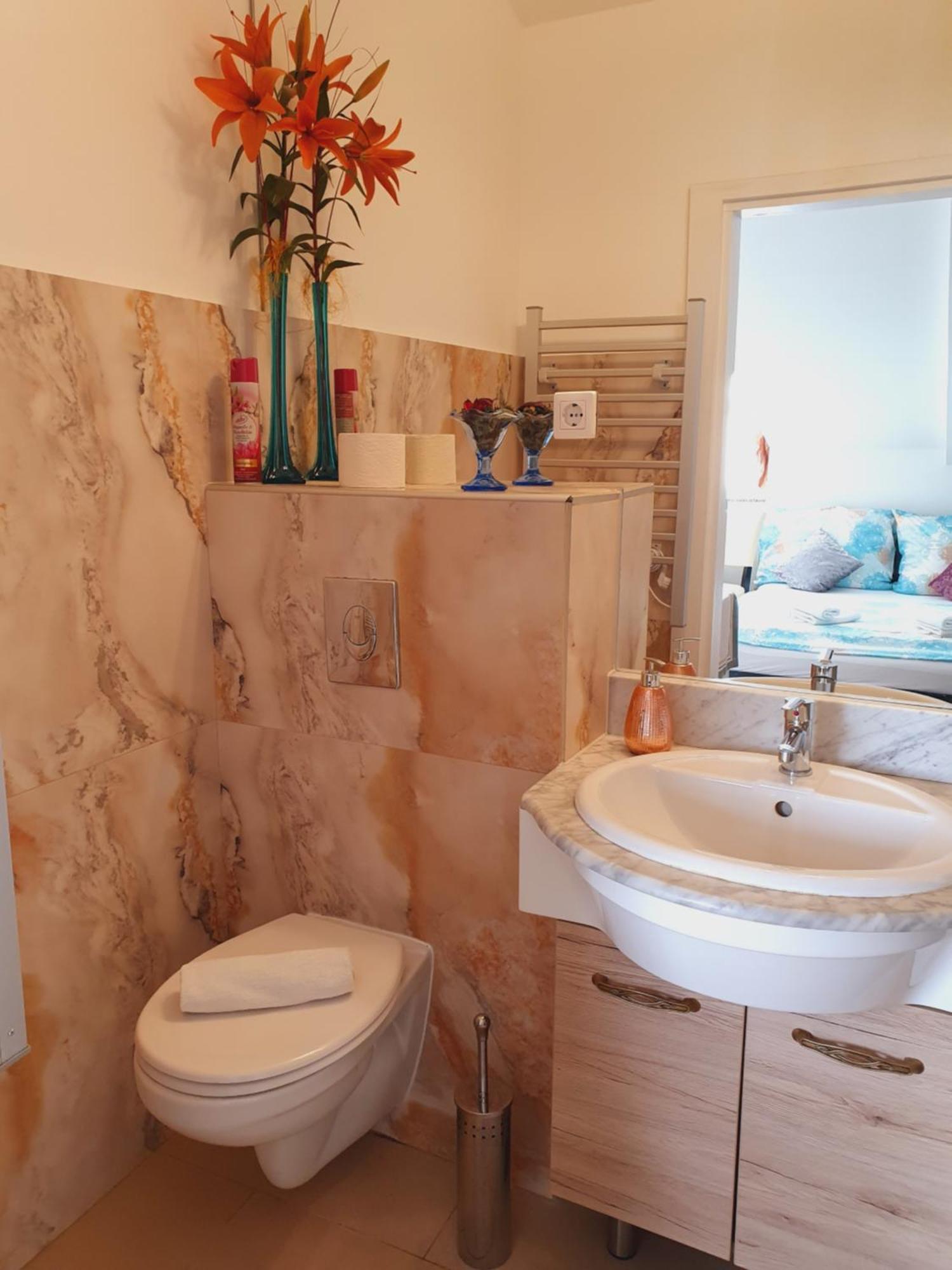 Karmelita Boutique Apartman Sopron Rum bild