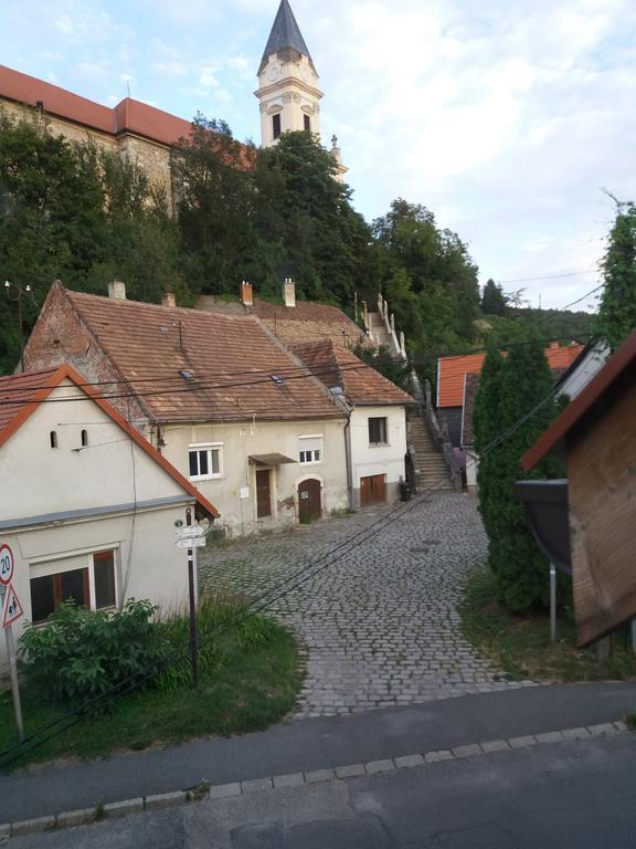 Karmelita Boutique Apartman Sopron Exteriör bild