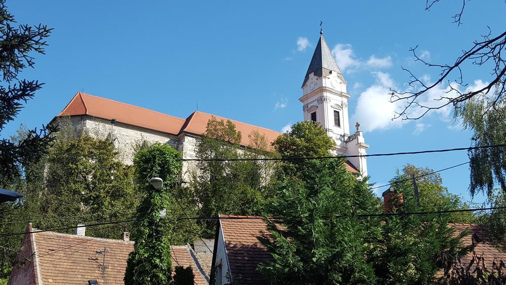 Karmelita Boutique Apartman Sopron Exteriör bild