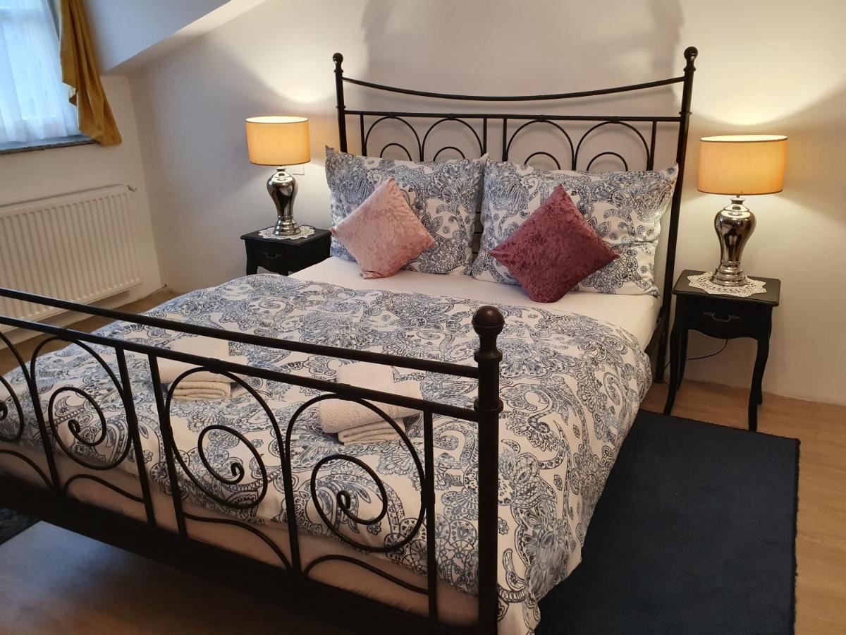 Karmelita Boutique Apartman Sopron Exteriör bild