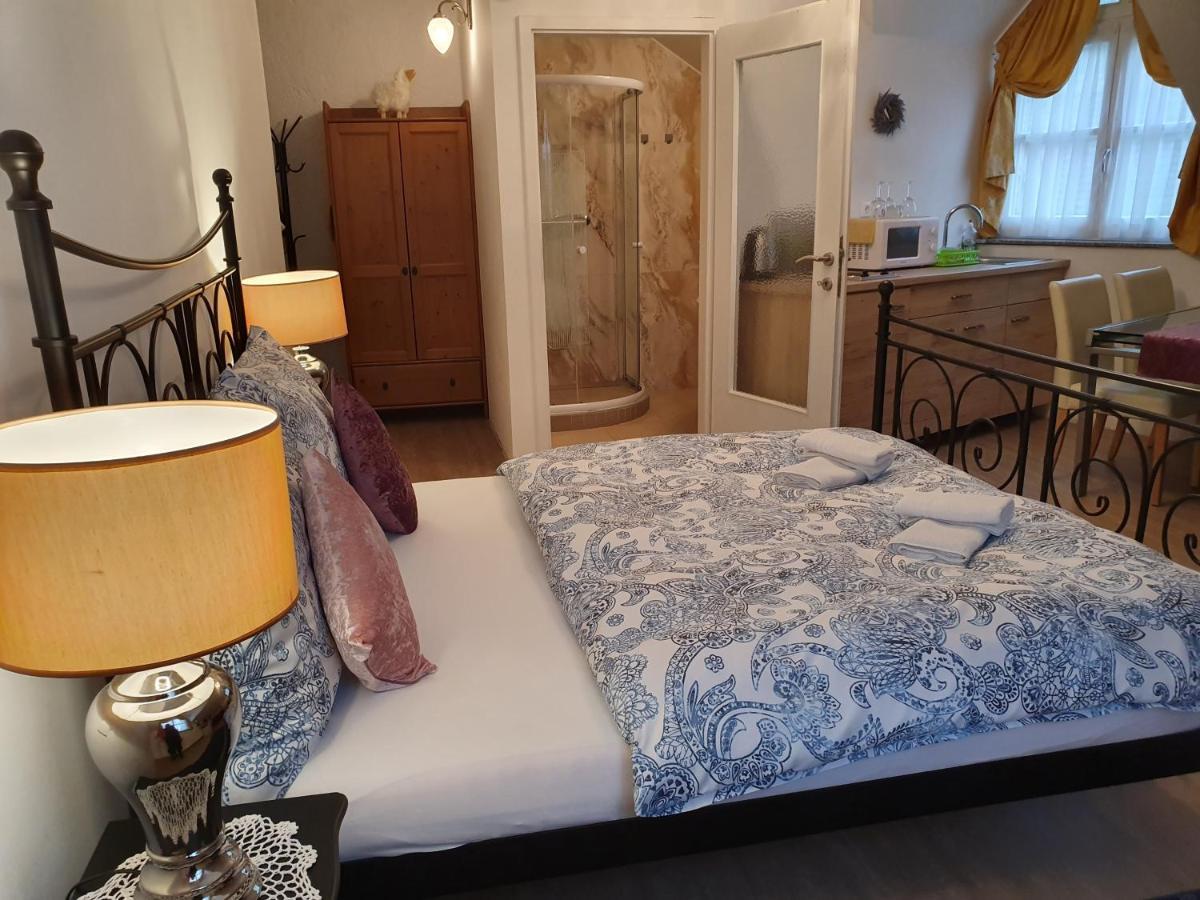 Karmelita Boutique Apartman Sopron Exteriör bild