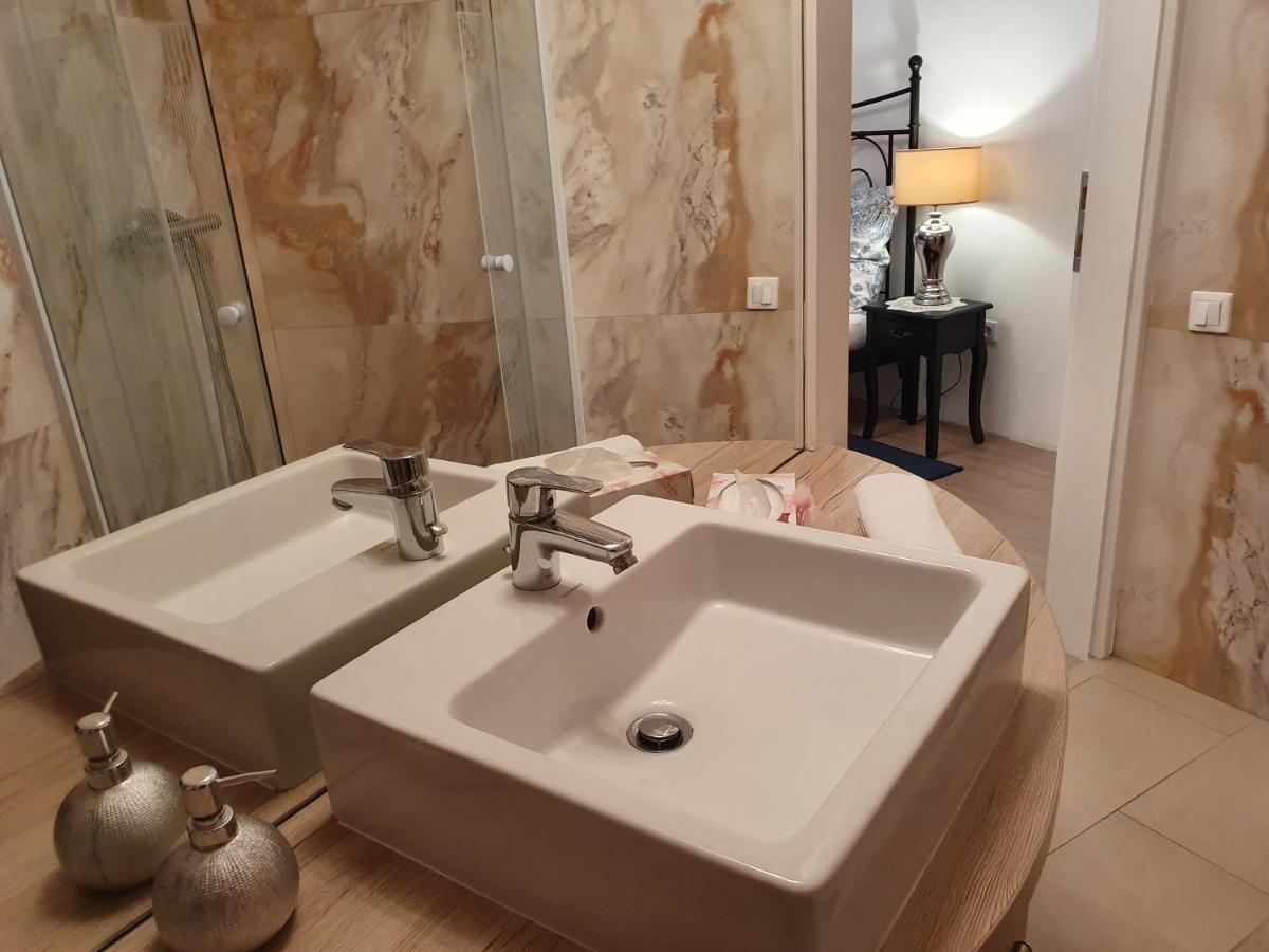 Karmelita Boutique Apartman Sopron Exteriör bild