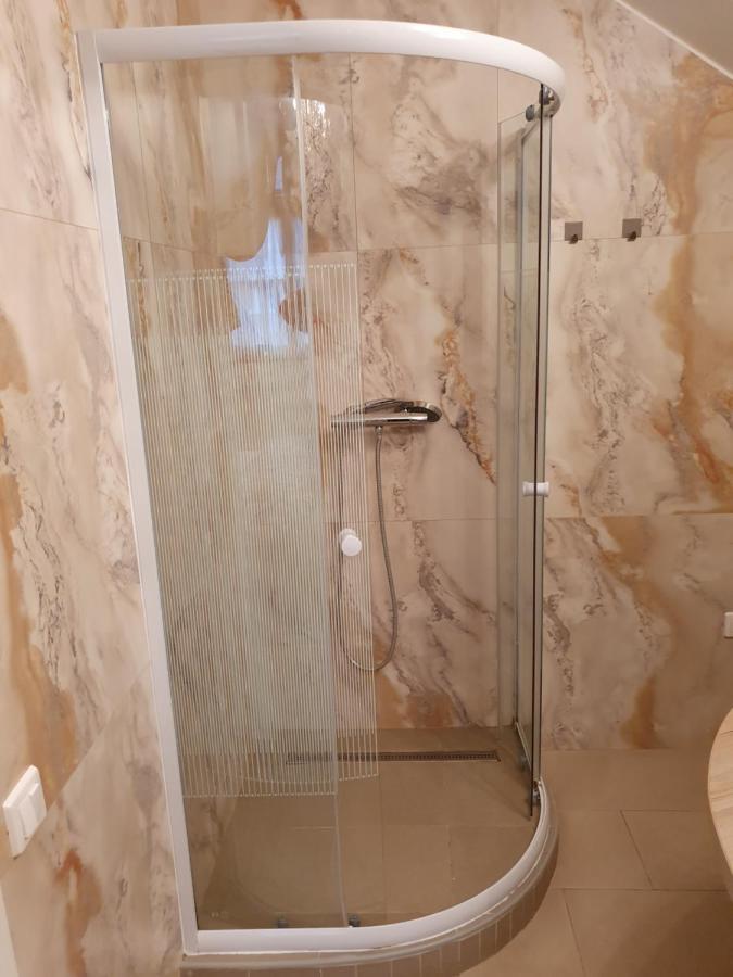 Karmelita Boutique Apartman Sopron Exteriör bild