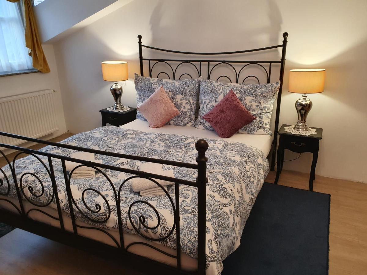 Karmelita Boutique Apartman Sopron Exteriör bild