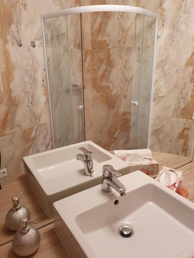 Karmelita Boutique Apartman Sopron Exteriör bild
