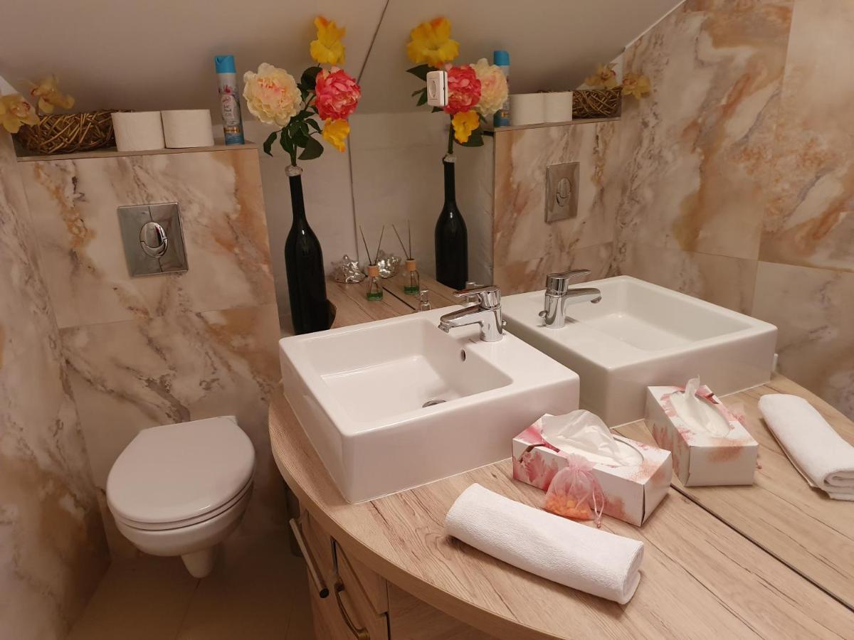 Karmelita Boutique Apartman Sopron Exteriör bild