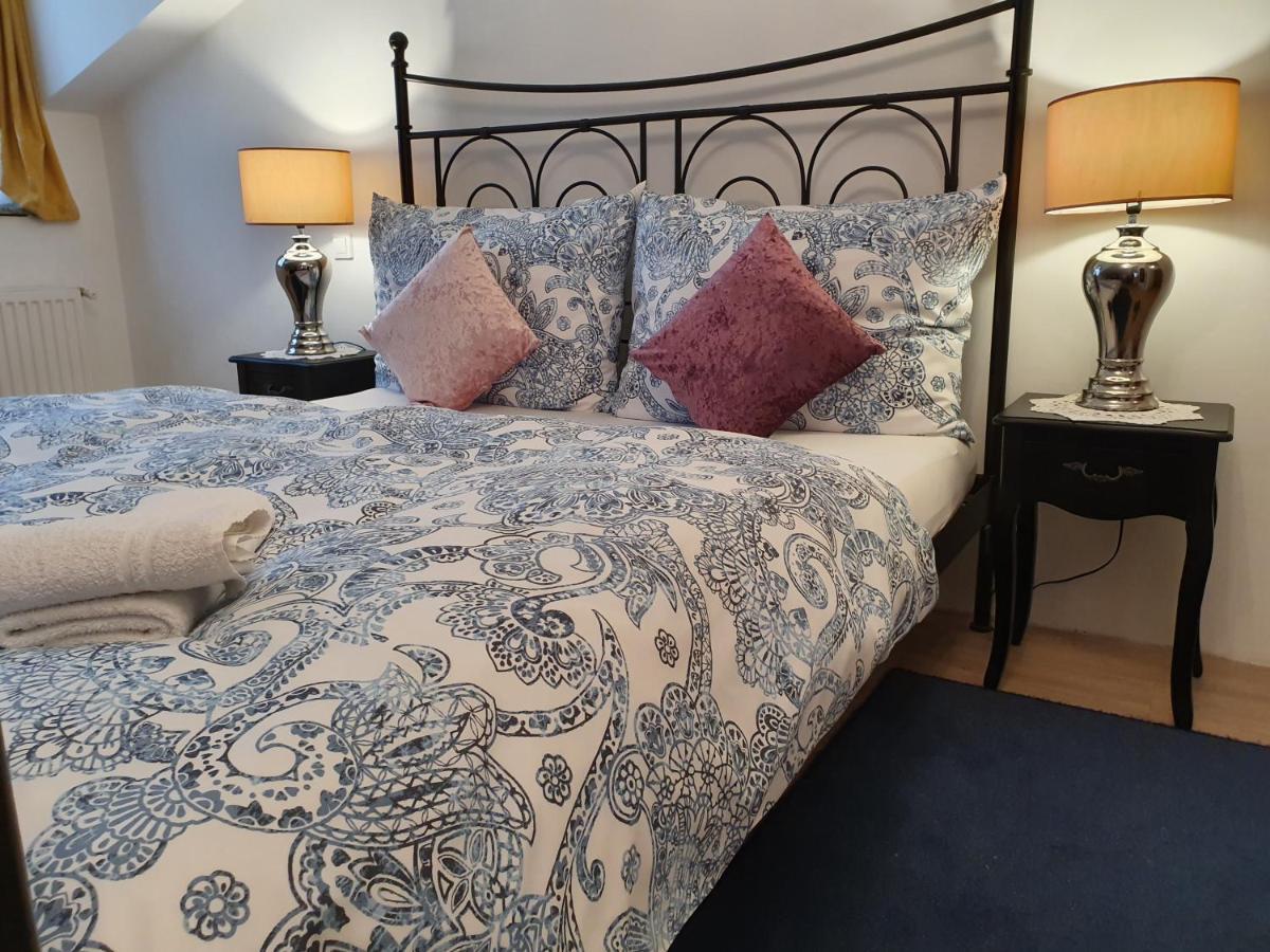 Karmelita Boutique Apartman Sopron Exteriör bild